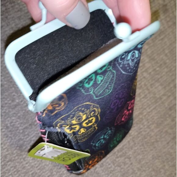 NWT SkullCandy cigarette pouch, card, and lighter holder - Picture 7 of 7